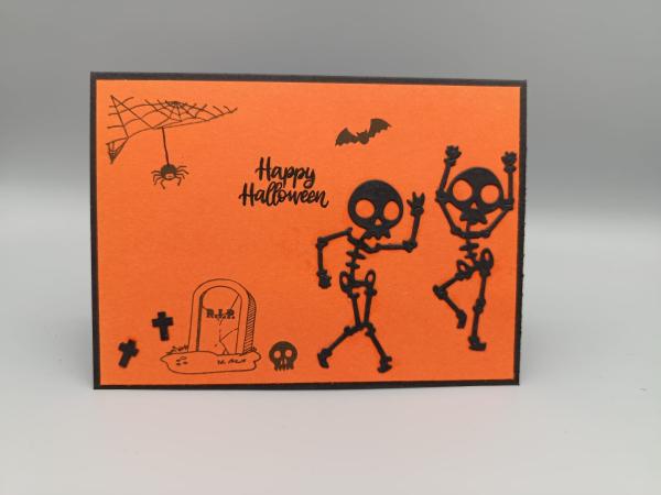 HAPPY HALLOWEEN GRUSSKARTE — Tanzende Skelette auf Orange